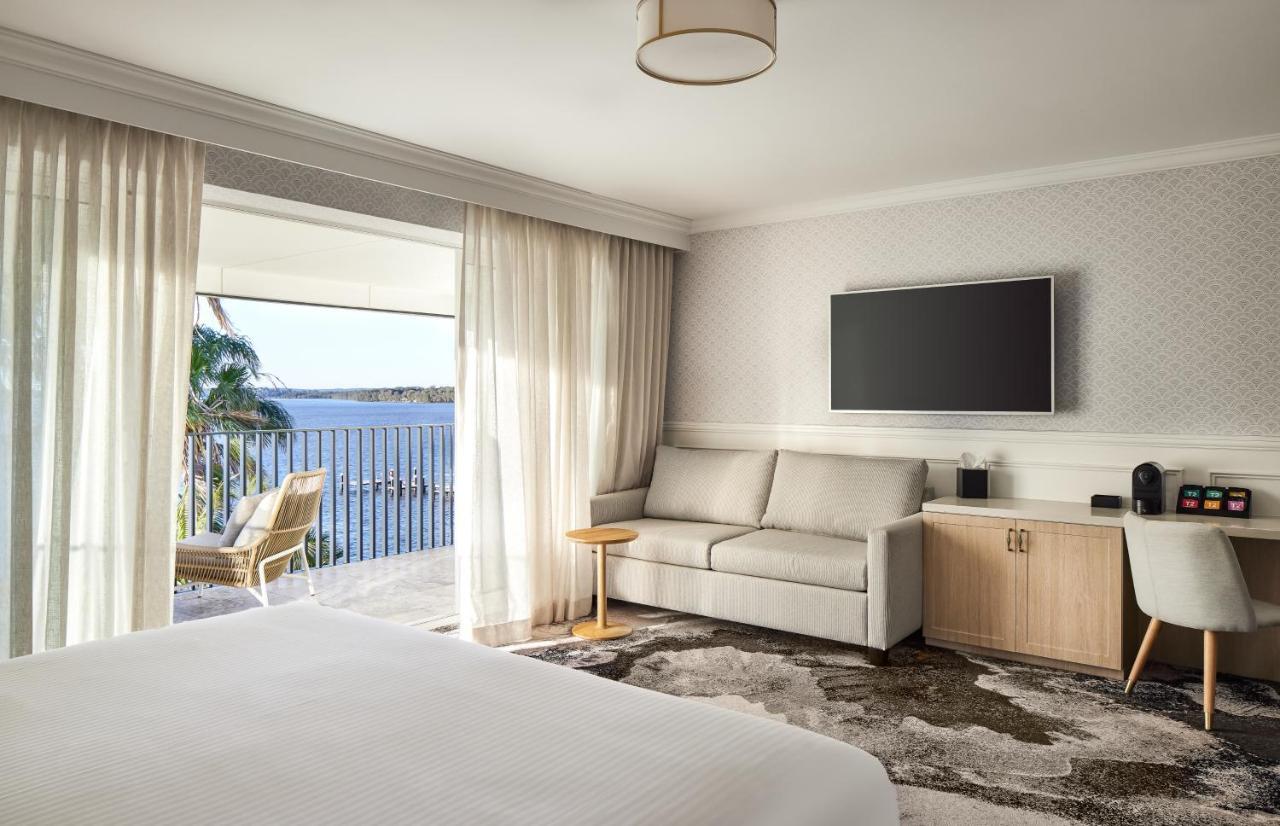 The Beachcomber Hotel & Resort, Ascend Hotel Collection Toukley Eksteriør billede A guest room at the Hilton San Diego Bayfront