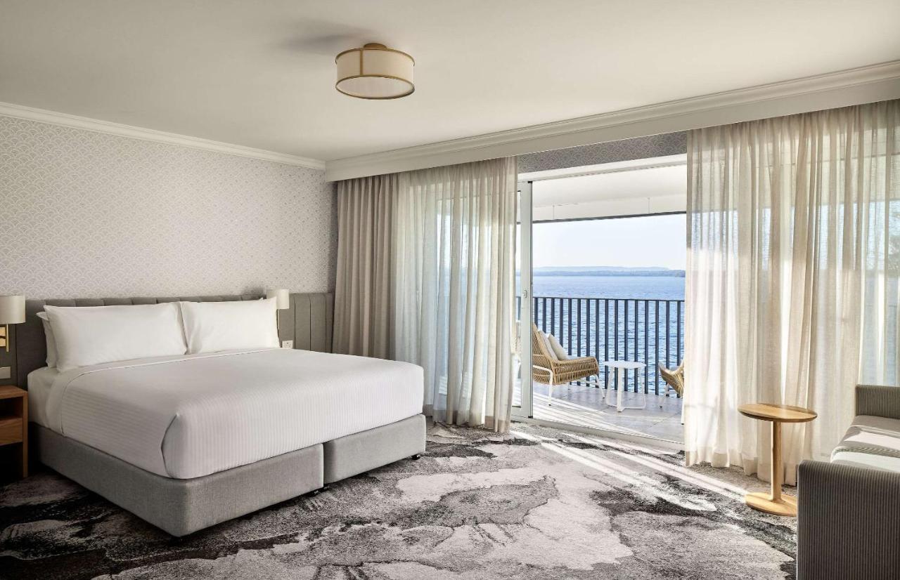 The Beachcomber Hotel & Resort, Ascend Hotel Collection Toukley Eksteriør billede A bedroom at the InterContinental