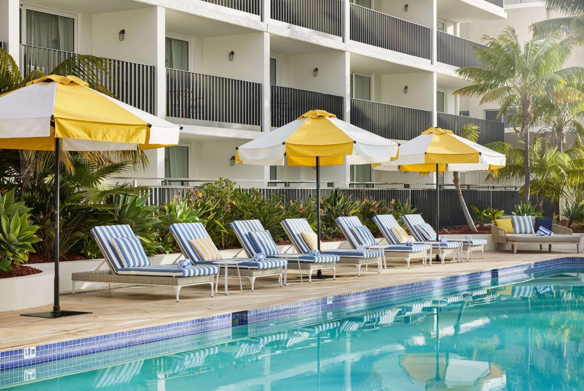 The Beachcomber Hotel & Resort, Ascend Hotel Collection Toukley Eksteriør billede The pool at The Standard, East Village