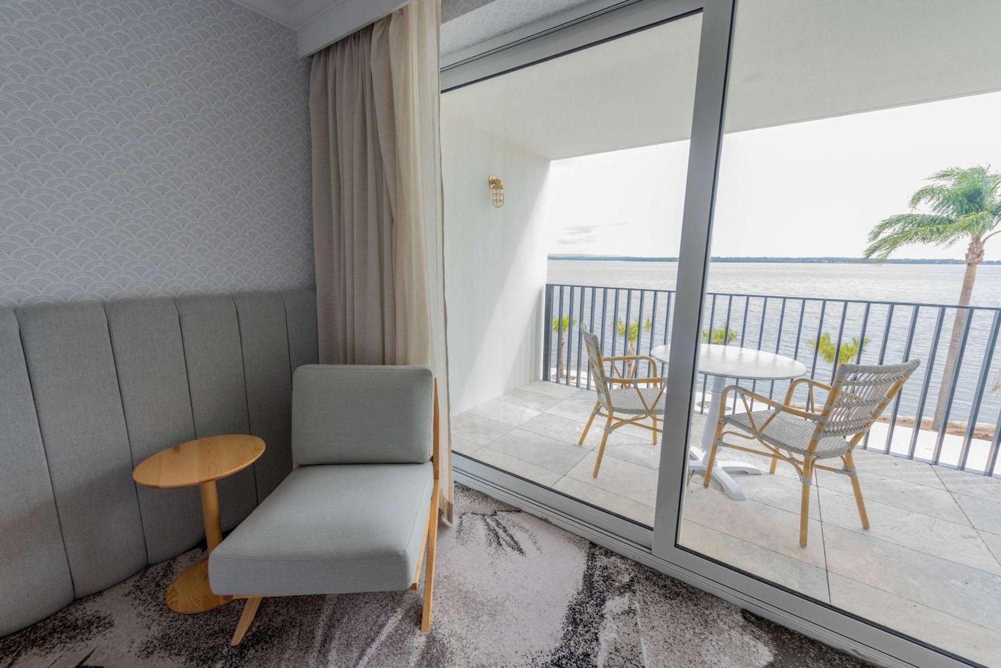 The Beachcomber Hotel & Resort, Ascend Hotel Collection Toukley Eksteriør billede A room at the hotel