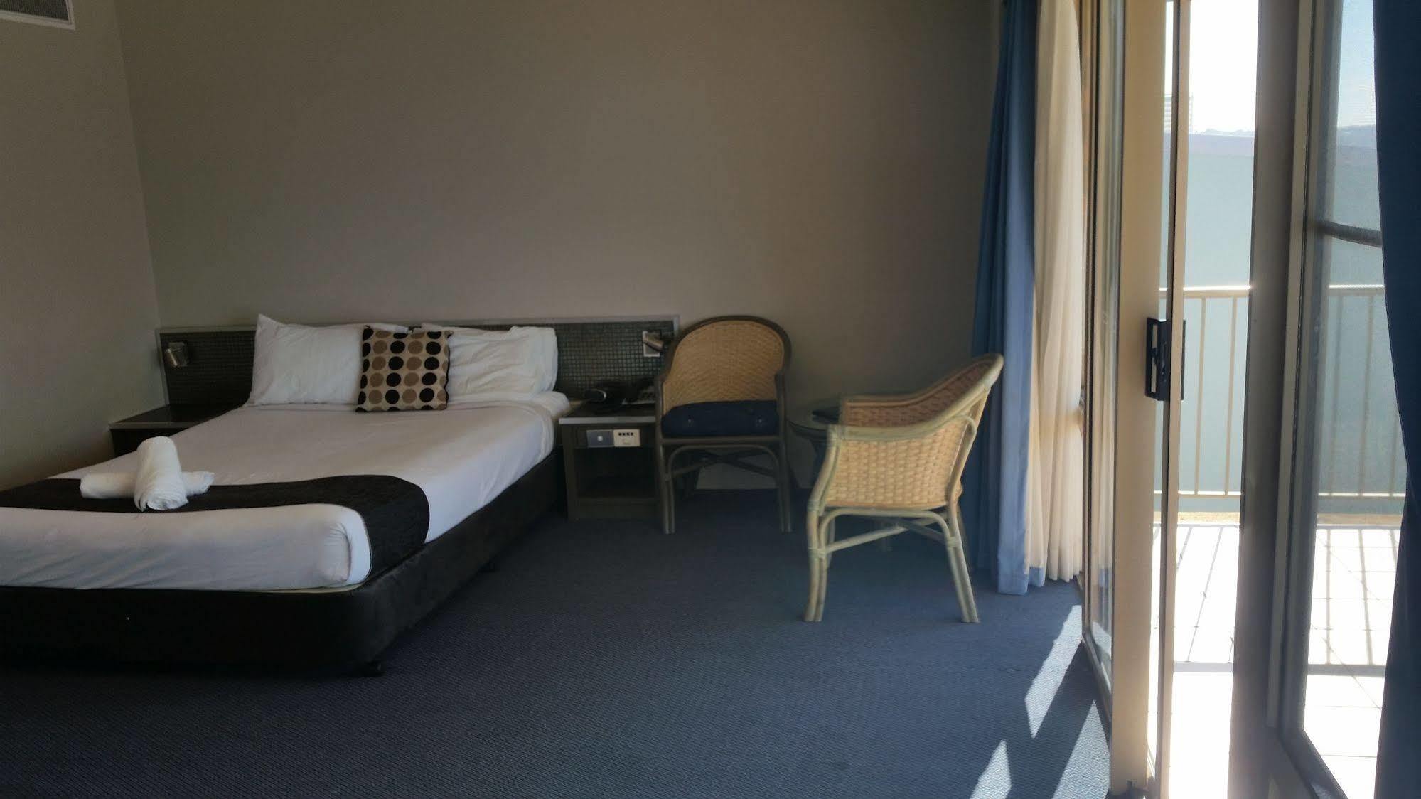 The Beachcomber Hotel & Resort, Ascend Hotel Collection Toukley Eksteriør billede A room at the hotel