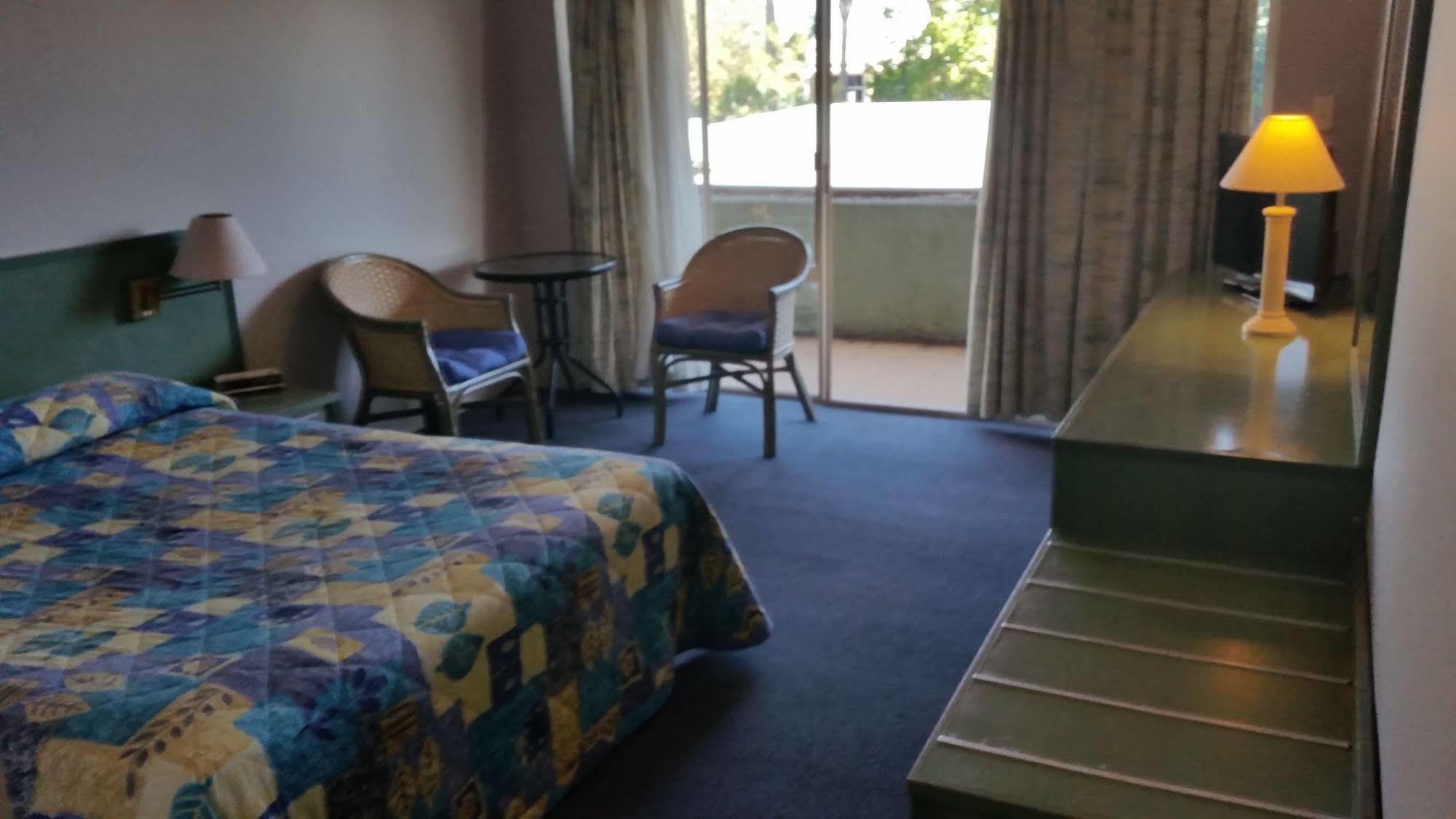 The Beachcomber Hotel & Resort, Ascend Hotel Collection Toukley Eksteriør billede A room at the hotel